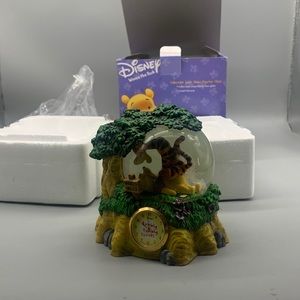 Disney's Winnie the Pooh & Tigger Glitter Snow Globe Clock Rumbly Tumbly Friends